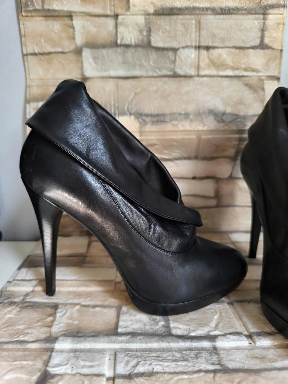 Escarpins de Couro Preto Feminino – Saltos 10 cm – Tamanho 40 – Muito Bom Estado – photo 2